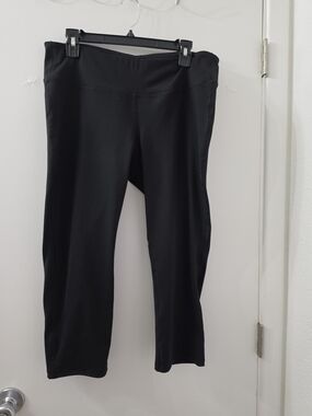 Old Navy Black Cropped Leggings